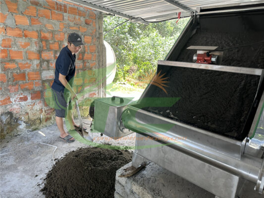 A Thành - Quảng Trị cực kỳ hài lòng khi lắp máy tách TC800s 1000 lợn cho trang trại