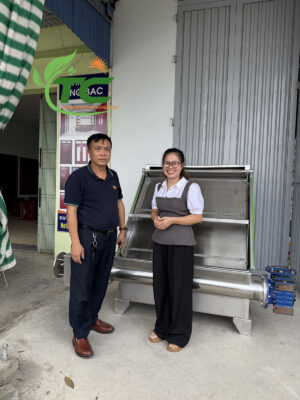 Anh Sơn ở Yên Thuỷ - Hoà Bình trực tiếp qua kho xem và đặt máy tách ép phân TC1200s